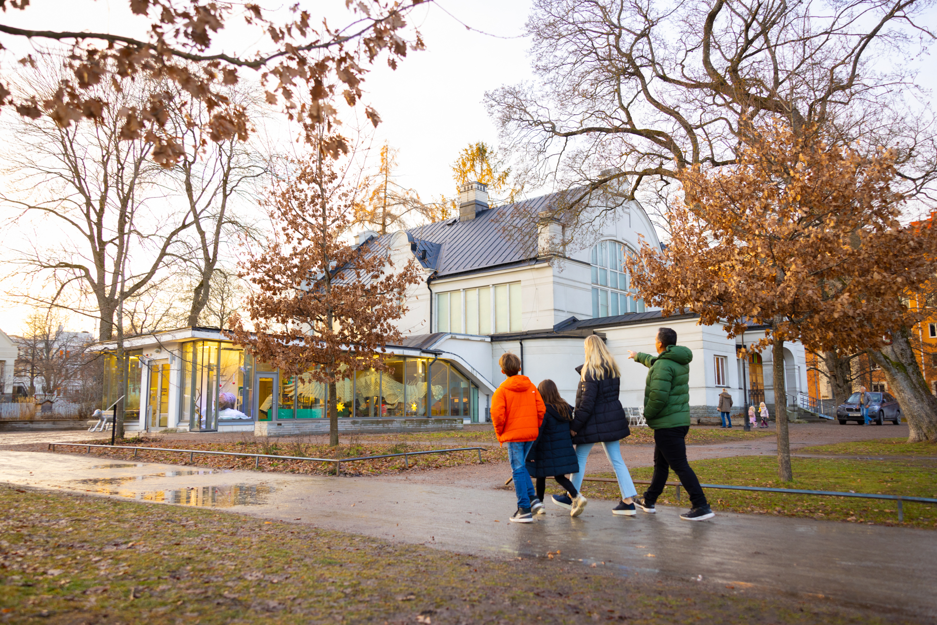 Visitors on their way to Biotopia