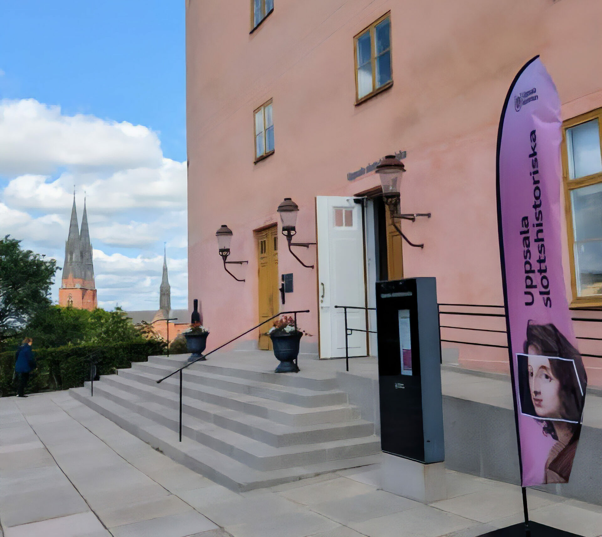 Slotthistoriska-exterior_1_x4 Entrance to Uppsala Castle Museum